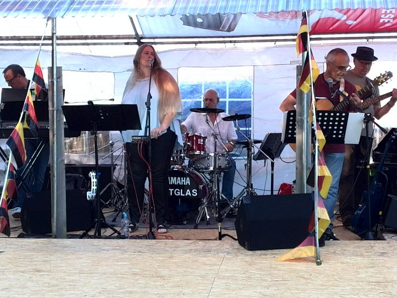 2017-08-15 Summernightparty in Neuhaus, mit Buntglas