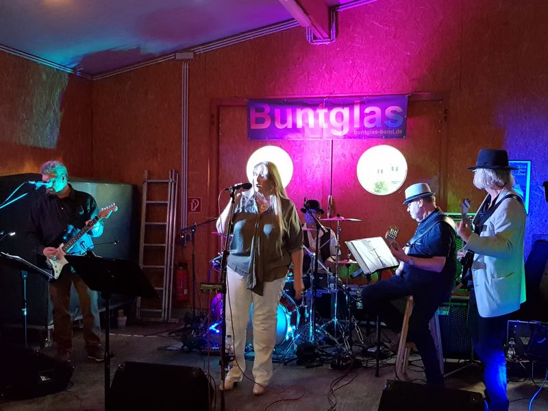 2018-08-11 Neuhaus, Hafenfest, mit Buntglas